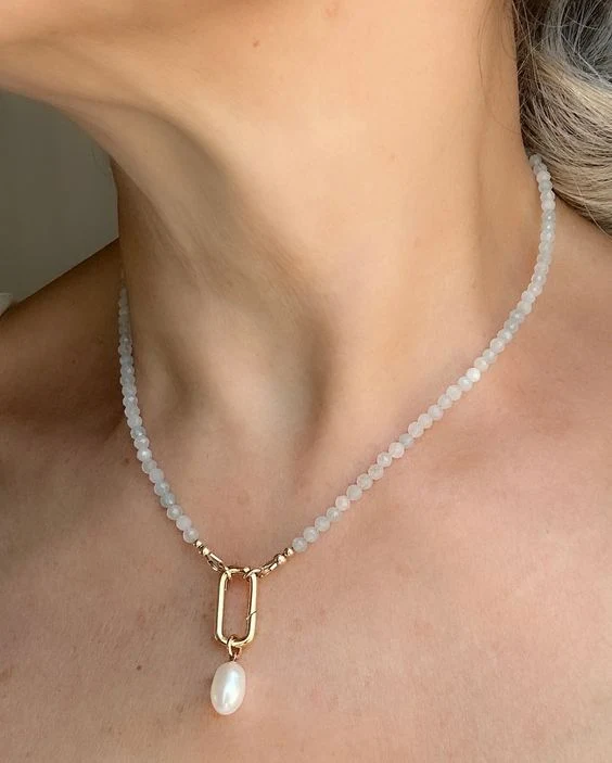 Jewellery photo for demonstration review